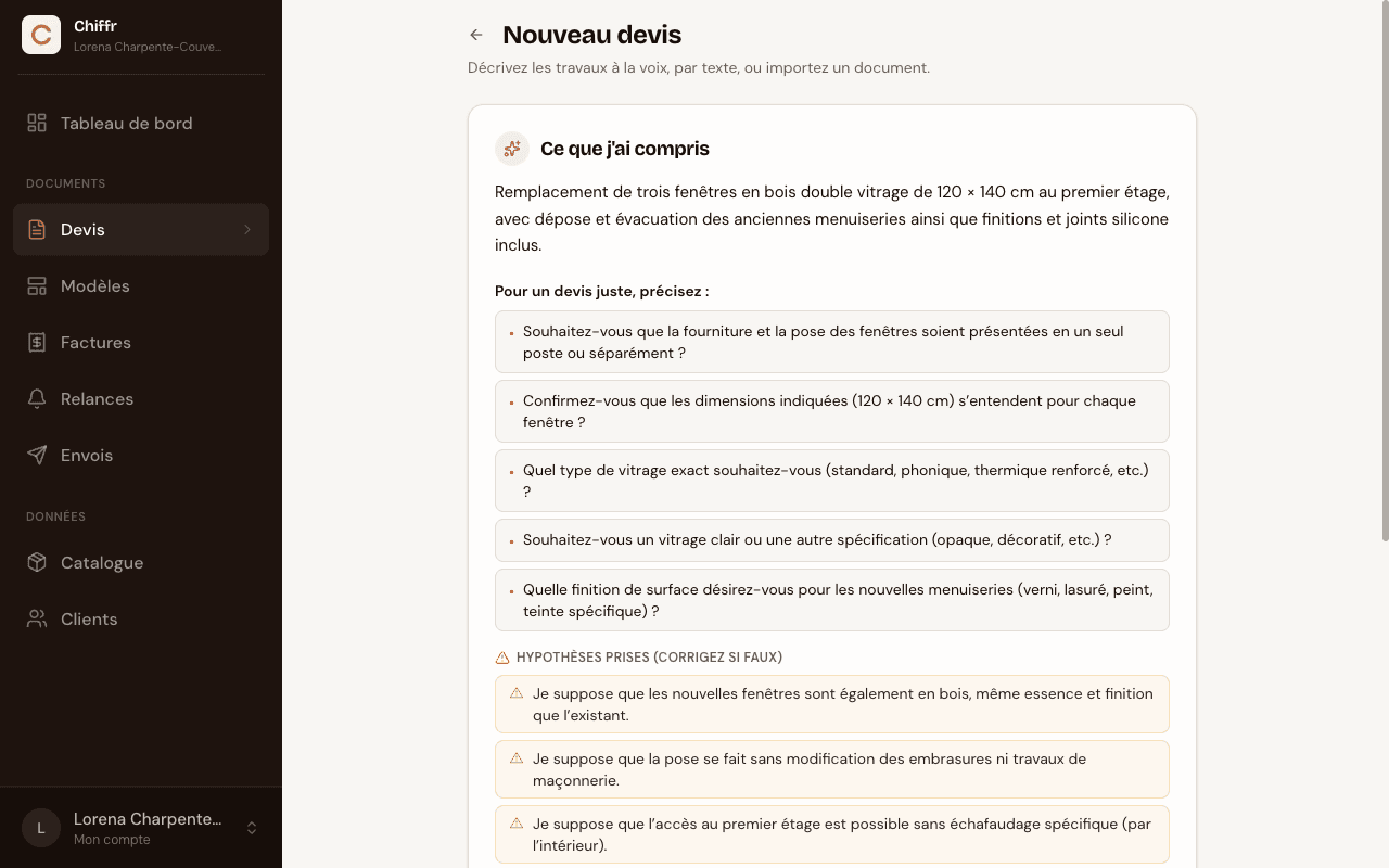 Écran Ce que j'ai compris dans Chiffr : reformulation de la demande, questions à préciser et hypothèses prises, avec zone de réponse par dictée ou texte