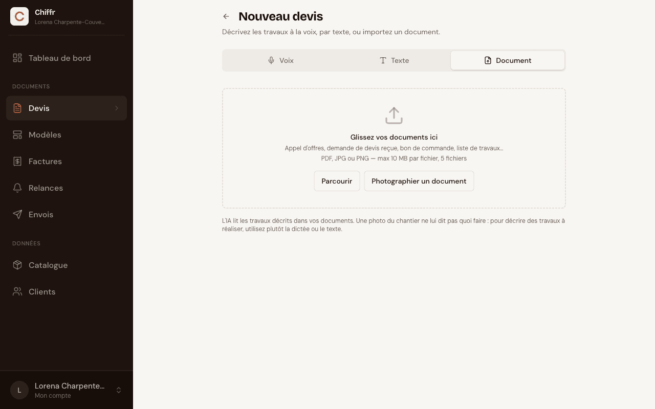 Onglet Document de la page Nouveau devis dans Chiffr : zone pour glisser jusqu'à 5 fichiers PDF, JPG ou PNG, avec les boutons Parcourir et Photographier un document