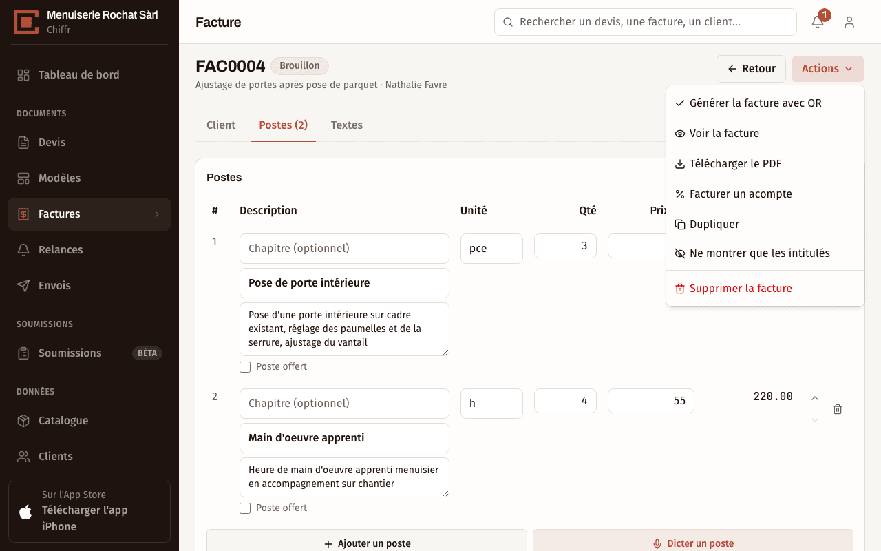 Facture créée depuis un devis dans Chiffr, en brouillon avec ses postes modifiables, et le menu Actions ouvert sur Générer la facture avec QR