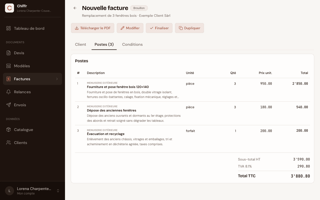 Facture créée depuis un devis dans Chiffr, avec le tableau des postes et les actions Télécharger le PDF, Modifier et Finaliser